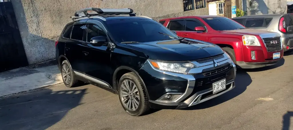 Mitsubishi Outlander 2020  7 pasajeros 