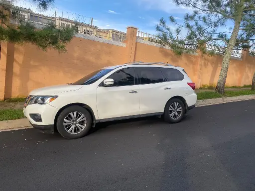 Nissan Pathfinder 7 pasajeros 4x2