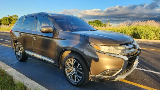 Mitsubishi Outlander 3 filas 2018